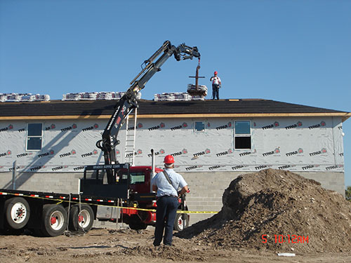 Market growth in articulating cranes has come, in particular, from pre-cast concrete work, railroads, utilities, drywall, as well as roofing, shown here.